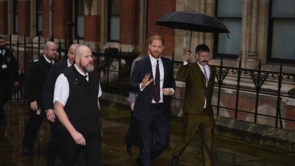 Prinz Harry trifft vor seiner Zeugenaussage in der Klage gegen die &laquo;Daily Mail&raquo; am Gericht in London ein. - &copy; Jordan Pettitt/PA Wire/dpa