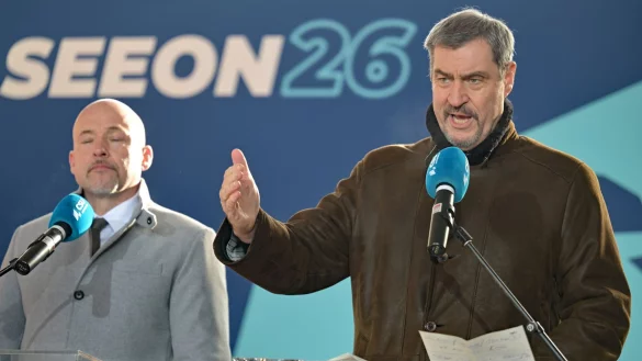 CSU-Chef S&ouml;der und Landesgruppenchef Hoffmann (links) fordern wie CDU-Chef Merz eine klare Priorit&auml;t der Regierungsarbeit auf Wirtschaftswachstum. - &copy; Malin Wunderlich/dpa