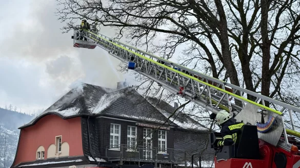 In Lennestadt im Kreis Olpe kamen bei einem Dachgeschossbrand zwei M&auml;nner ums Leben. - &copy; Berthold Stamm/dpa