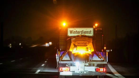 Der Winterdienst in NRW bekommt in den n&auml;chsten Tagen noch einmal einiges zu tun. - &copy; Christoph Reichwein/dpa