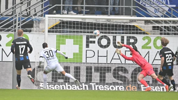 Blitzstart f&uuml;r M&uuml;nster zum 1:0. - &copy; Swen Pf&ouml;rtner/dpa