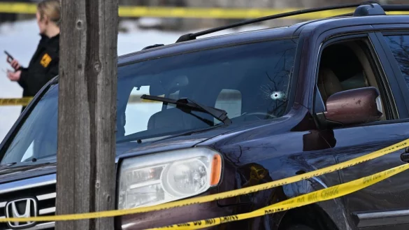 Wie konnte das Aufeinandertreffen von Renee Good und den ICE-Beamten so eskalieren? Videos sollen Antworten liefern - aber welche Fragen beantworten sie wirklich? (Archivbild) - &copy; Tom Baker/AP/dpa