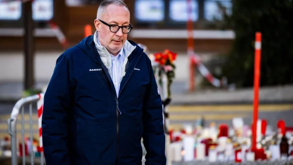 &laquo;Ich weine jeden Tag&raquo;: Der Gemeindepr&auml;sident von Crans-Montana, Nicolas F&eacute;raud. (Archivbild) - &copy; Jean-Christophe Bott/KEYSTONE/dpa