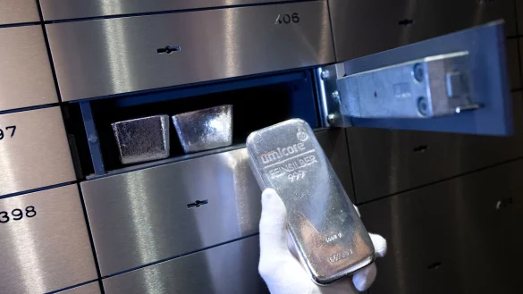 Edelmetalle - allen voran Gold - gelten bei vielen Investoren als sichere H&auml;fen in Zeiten politischer Unsicherheiten. (Symbolbild) - &copy; Sven Hoppe/dpa