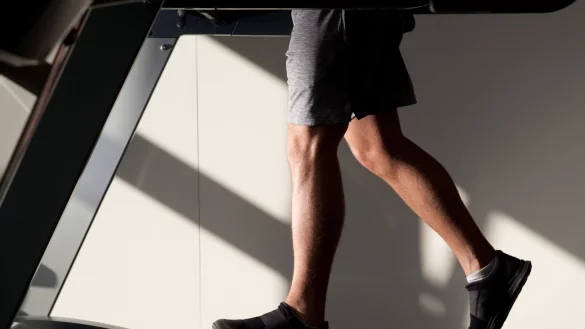 Ob es ein Fitnessger&auml;t zu Hause gibt, ist auch eine Frage des Geldes. (Symbolbild) - &copy; Klaus-Dietmar Gabbert/dpa-tmn/dpa