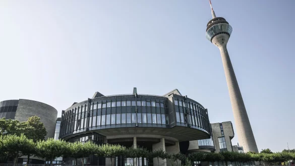 Der gr&ouml;&szlig;te Demozug soll durch die Innenstadt und bis vor den Landtag ziehen. (Symbolbild) - &copy; Oliver Berg/dpa