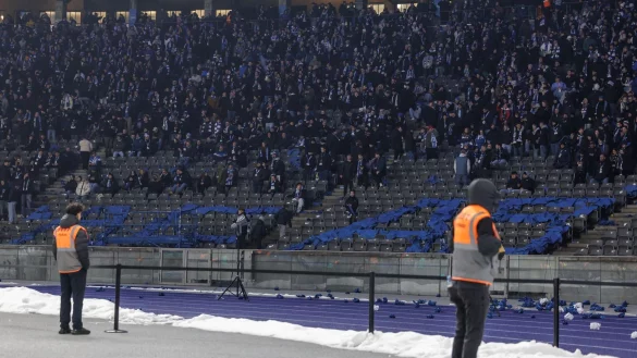 Protest der Hertha-Fans im Olympiastadion. - &copy; Andreas Gora/dpa