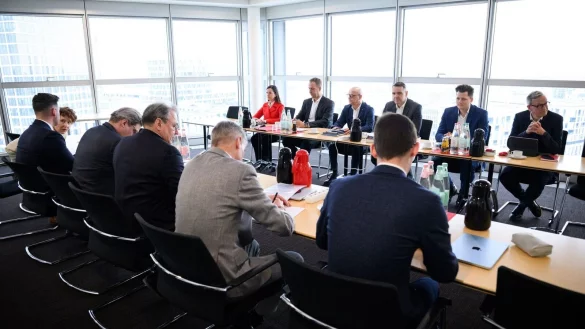 Die erste Tarifrunde zwischen Bahn und Lokf&uuml;hrergewerkschaft GDL ist ohne Ergebnis geblieben. - &copy; Bernd von Jutrczenka/dpa