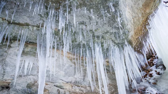 Ein herabfallender Eiszapfen trifft in Oberbayern einen Jungen. (Symbolbild) - &copy; Daniel Karmann/dpa