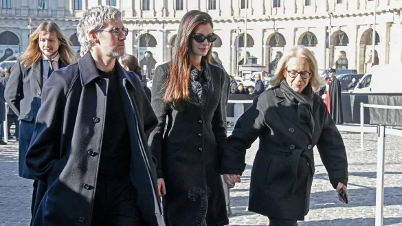 Prominente wie Anne Hathaway trauern um Valentino. - &copy; Maurizio D\\\'avanzo/IPA via ZUMA Press/dpa