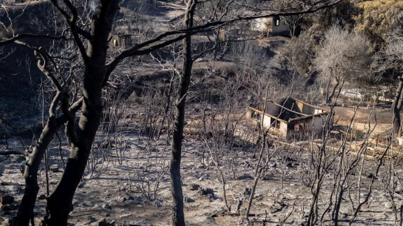 Verbranntes Haus in Ano Patima in der Region Nord-Athen. - &copy; Socrates Baltagiannis/dpa