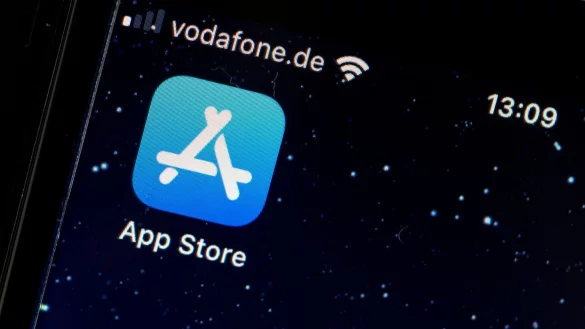 Die EU-Kommission hat Untersuchungen zu bestimmten Diensten von Apple und Microsoft eingestellt. - © Fabian Sommer/dpa