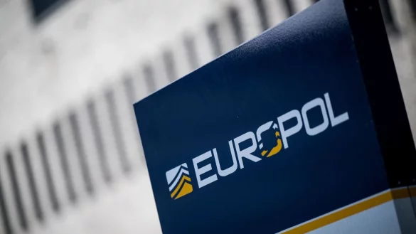 Die europäische Polizeibehörde Europol versucht den illegalen Drogenhandel einzudämmen. - © Jasper Jacobs/Belga/dpa