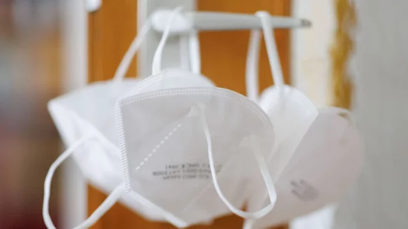 Umstritten ist, ob und wie die Pharmaindustrie verpflichtet werden soll, Patente freizugeben und Know-how zur Herstellung von Impfstoff und Medikamenten mit anderen zu teilen. - &copy; Daniel Karmann/dpa