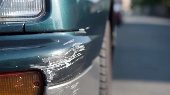 Justizminister Buschmann schlägt vor, dass Fahrerflucht künftig als Ordnungswidrigkeit statt als Straftat geahndet wird. - © Arno Burgi/dpa