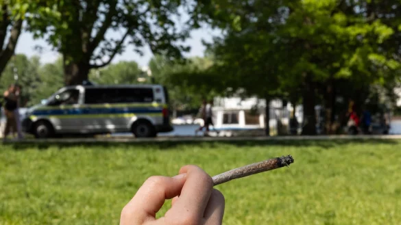 Die Landesregierung hat eine Cannabisordnungswidrigkeitenverordnung beschlossen und den entsprechenden Bu&szlig;geldkatalog erstellt. - &copy; Hannes P Albert/dpa