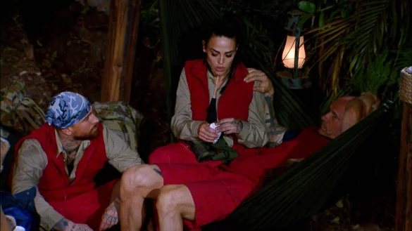 Gigi Birofio (l-r), Elena Miras und Thorsten Legat beim &laquo;Showdown der Dschungel-Legenden&raquo;. - &copy; -/RTL+/dpa