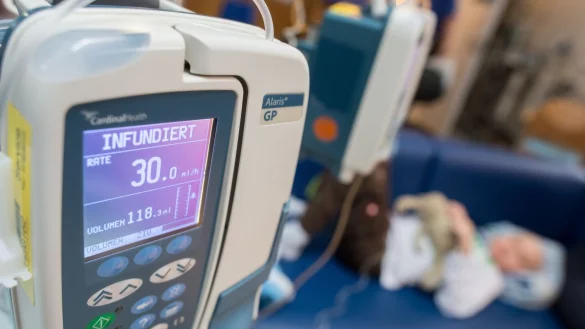 Bei einer Chemotherapie sollen Medikamente verhindern, dass Krebszellen sich teilen und somit vermehren. - &copy; Matthias Balk/dpa