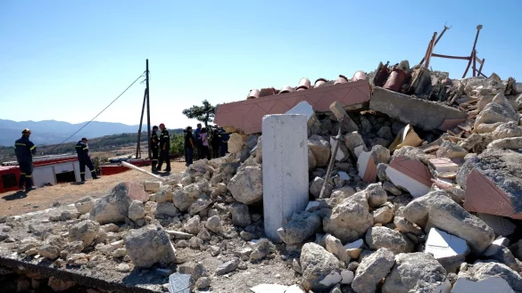Eine zerst&ouml;rte griechisch-orthodoxe Kirche nach dem Erdbeben im September 2021 im S&uuml;den der Insel Kreta. - &copy; Harry Nakos/AP/dpa