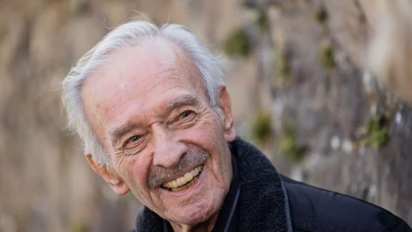 Schauspieler Horst Naumann ("Das Traumschiff") nimmt an der Beerdigung der Schauspielerin Heide Keller teil. - &copy; Rolf Vennenbernd/dpa/Archivbild