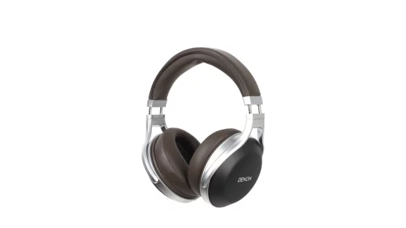 Der B&uuml;gelkopfh&ouml;rer AH-D5200 von Denon wurde nicht nur insgesamt und f&uuml;r seinen Ton (Teilnote 1,3) sehr gut bewertet, sondern auch f&uuml;r seine Haltbarkeit (Teilnote 1,2). - &copy; Stiftung Warentest/dpa-tmn