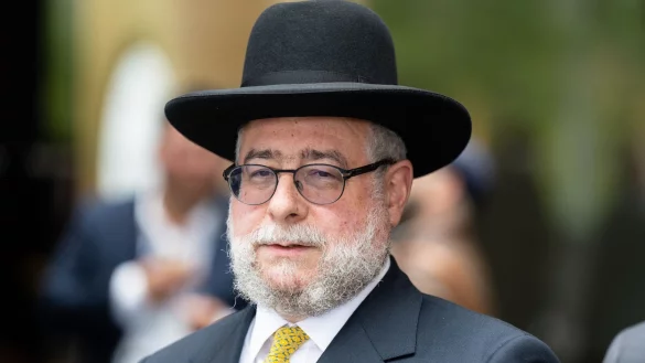 Der Pr&auml;sident der Europ&auml;ischen Rabbinerkonferenz, Pinchas Goldschmidt, erh&auml;lt den Karlspreis 2024. - &copy; Sven Hoppe/dpa/Archivbild
