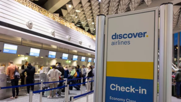Check-in der Lufthansa-Tochter Discover Airlines am Frankfurter Flughafen. - © Helmut Fricke/dpa