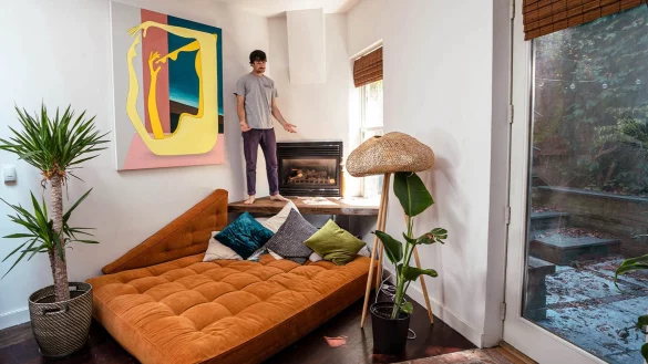 Caleb Simpson ist einer der bekanntesten Content-Creator auf Tiktok, der durch Wohnungen und Häuser auf der ganzen Welt führt. - © Caleb Simpson/dpa