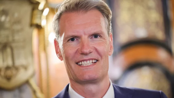 Nach dem umstrittenen ersten B&uuml;rgerschaftsbeschluss zum Einstieg der weltgr&ouml;&szlig;ten Reederei MSC beim Hamburger Hafenlogitiker HHLA versucht MSC-Chef Soren Toft in einem Interview Vertrauen aufzubauen. - &copy; Christian Charisius/dpa