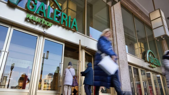 Auch wenn ein Gro&szlig;teil der Filialen bleiben sollte, m&uuml;ssten viele der insgesamt 12.800 Galeria-Besch&auml;ftigten um ihren Job bangen. - &copy; J&ouml;rg Carstensen/dpa