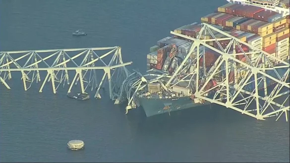 Die Francis Scott Key Bridge ist nach der Kollission mit einem Schiff teilweise eingest&uuml;rzt. Die Br&uuml;cke ist mehr als 2,5 Kilometer lang. - &copy; Uncredited/WJLA/AP/dpa