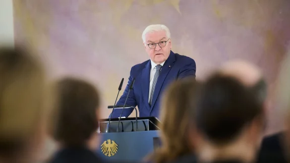Bundespr&auml;sident Frank-Walter Steinmeier hat den Zehntausenden Helferinnen und Helfern in den Hochwassergebieten gedankt und seine Hochachtung ausgesprochen (Archivbild). - &copy; Annette Riedl/dpa