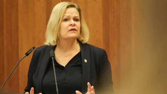 Die derzeitigen Aggressionen h&auml;tten mit scharf gef&uuml;hrtem demokratischem Streit nichts mehr zu tun, so Bundesinnenministerin Nancy Faeser. - &copy; Hannes P Albert/dpa