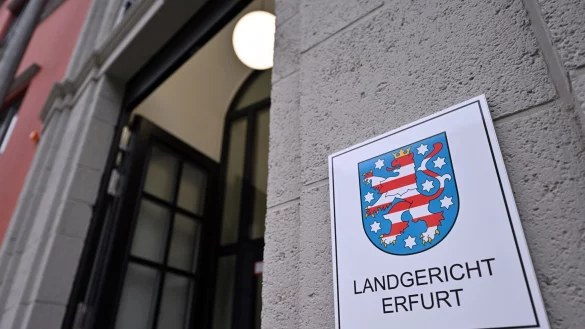 Das Landgericht Erfurt verhandelt einen Fall gegen einen 74-j&auml;hrigen Mann, der in seiner Wohnung operative Eingriffe an mehreren M&auml;nnern gegen Bezahlung durchgef&uuml;hrt haben soll. - &copy; Martin Schutt/dpa-Zentralbild/dpa