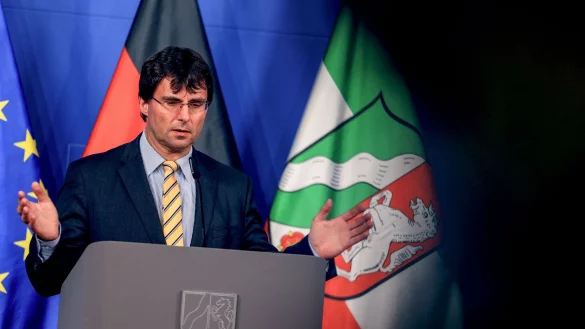 Die schwarz-gr&uuml;ne NRW-Landesregierung um Finanzminister Marcus Optendrenk macht erstmals Milliarden-Schulden im Rahmen der gesetzlichen Schuldenbremse. - &copy; Oliver Berg/dpa