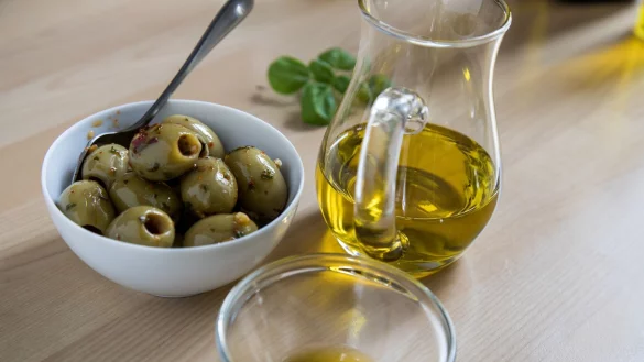 W&auml;hrend vor zwei Jahren noch gut zwei Drittel der von Stiftung Warentest untersuchten &Ouml;le gut abschnitten, sind es diesmal nur 4 von 23. - &copy; Christin Klose/dpa-tmn/dpa