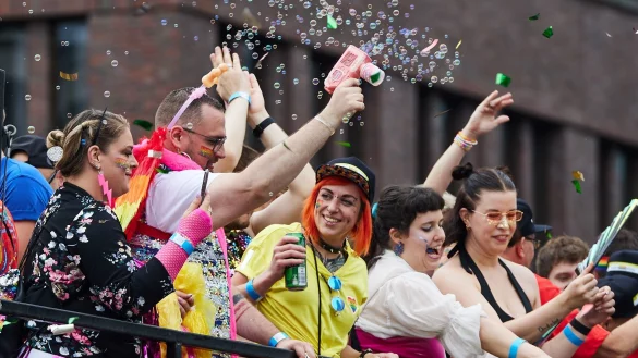Die Regenschirme wurden wieder eingepackt. - &copy; Joerg Carstensen/dpa