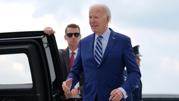 Auf dem Weg zum TV-Studio: US-Pr&auml;sident Joe Biden tritt in Atlanta gegen Ex-Pr&auml;sident Donald Trump an. - &copy; Evan Vucci/AP/dpa