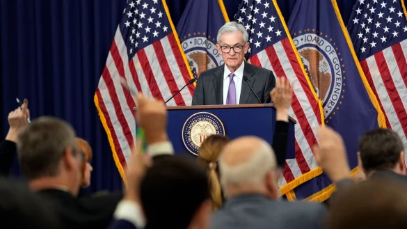 &laquo;Die Inflation ist deutlich zur&uuml;ckgegangen, w&auml;hrend der Arbeitsmarkt stark geblieben ist, und das sind sehr gute Nachrichten&raquo;, sagt Fed-Chef Jerome Powell. - &copy; Susan Walsh/AP/dpa