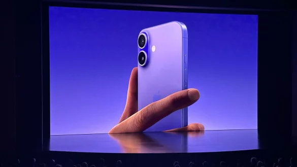 Der neue Auslöser-Knopf soll es auch einfacher machen, mit KI mehr über die Umgebung zu erfahren - © Andrej Sokolow/dpa