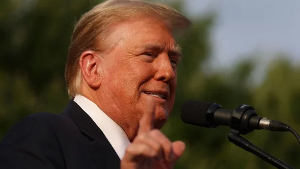 Donald Trump w&auml;hrend einer Kundgebung. - &copy; Yuki Iwamura/AP/dpa