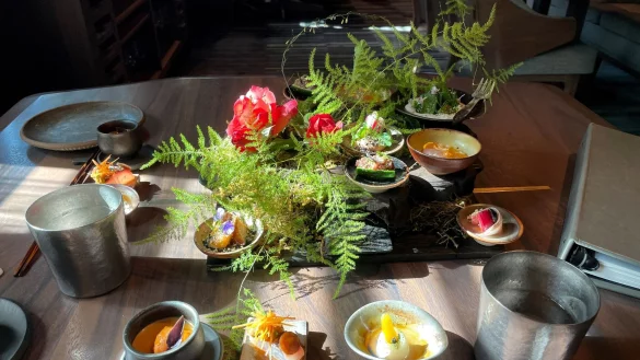 Kreationen im Gourmet-Tempel &laquo;Single Thread&raquo; in Healdsburg: Allein das aus fast einem Dutzend Kleinigkeiten bestehende Amuse-Bouche w&auml;re Grund genug, um wiederzukommen. - &copy; Bernhard Krieger/dpa-tmn