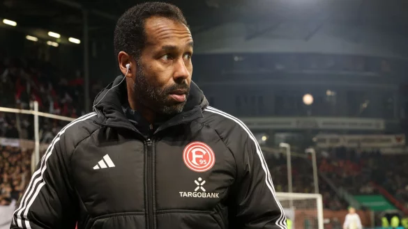 Fortuna-Coach Daniel Thioune kommt ins Millerntor-Stadion. - &copy; Christian Charisius/dpa