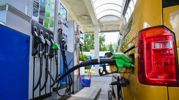 Benzin war zuletzt Ende 2021 billiger als aktuell. (Archivbild) - &copy; Uwe Lein/dpa