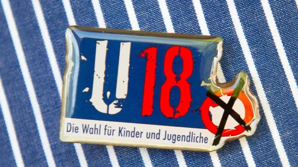 Bei der U18-Wahl k&ouml;nnen Jugendliche und Kinder, die noch nicht wahlberechtigt sind, ihre Stimme abgeben. (Symbolbild) - &copy; picture alliance / Daniel Naupold/dpa