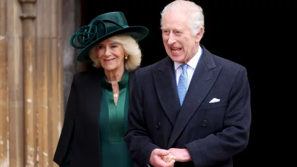 K&ouml;nig Charles und K&ouml;nigin Camilla wollen am kommenden Dienstag eine Krebsklinik besuchen und sich dort mit &Auml;rzten und Patienten treffen. - &copy; Hollie Adams/Reuters Pool/AP/dpa