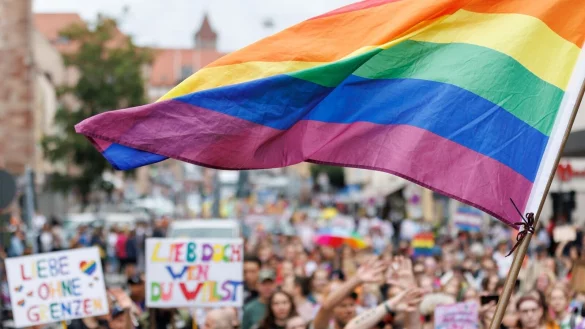 Der Juni gilt als sogenannter Pride Month. - &copy; Daniel Karmann/dpa