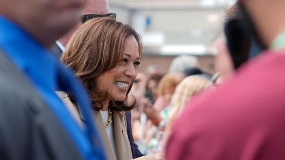 Zwei Drittel des Geldes stamme von Erstspendern, teile das Team der Demokratin mit. - &copy; Stephanie Scarbrough/AP/dpa