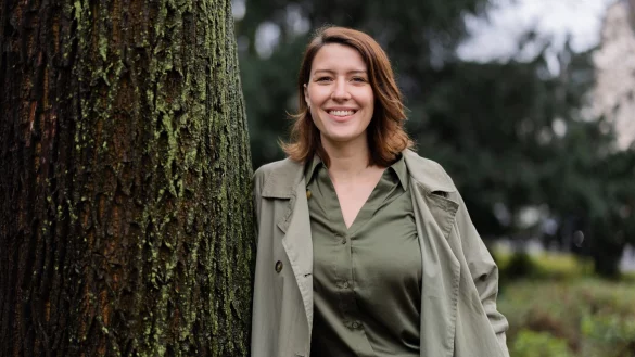 Hannah Emde, Tier&auml;rztin, Artensch&uuml;tzerin, Autorin und Fernsehmoderatorin, steht in der Altstadt. - &copy; Rolf Vennenbernd/dpa