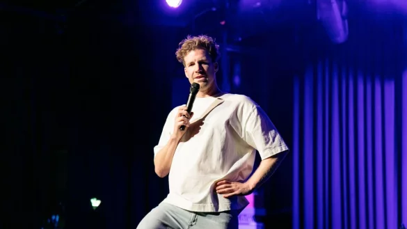 «Ich mag unkorrekte Witze», sagt Mockridge. - © Michael Baumgartner/Kito/dpa